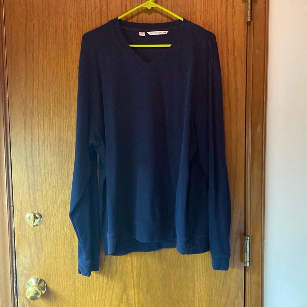 Size large navy pike cutter and buck sweater